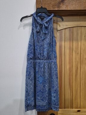 Women's Sleeveless Banana Republic Blue Paisley Tie-Neck Dress Size 6 Resortwear